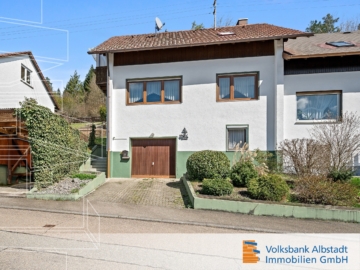 Schönes Haus am Ortsrand, 72459 Albstadt, Doppelhaushälfte