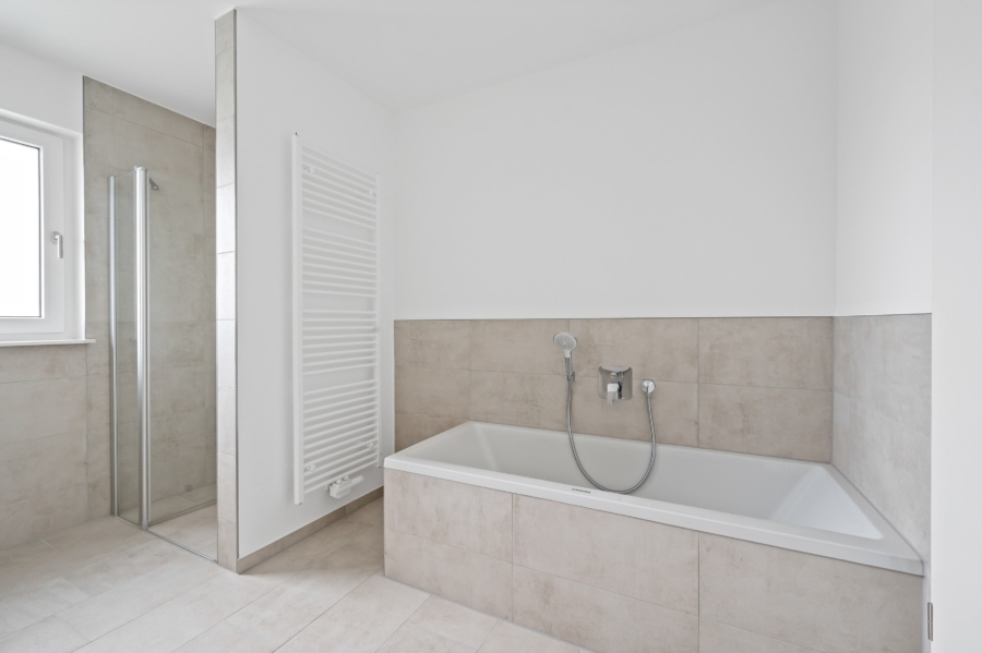 Wohnung 1.2 und 2.2 Bad