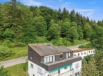 Ansicht mit Sicht zum Wald
