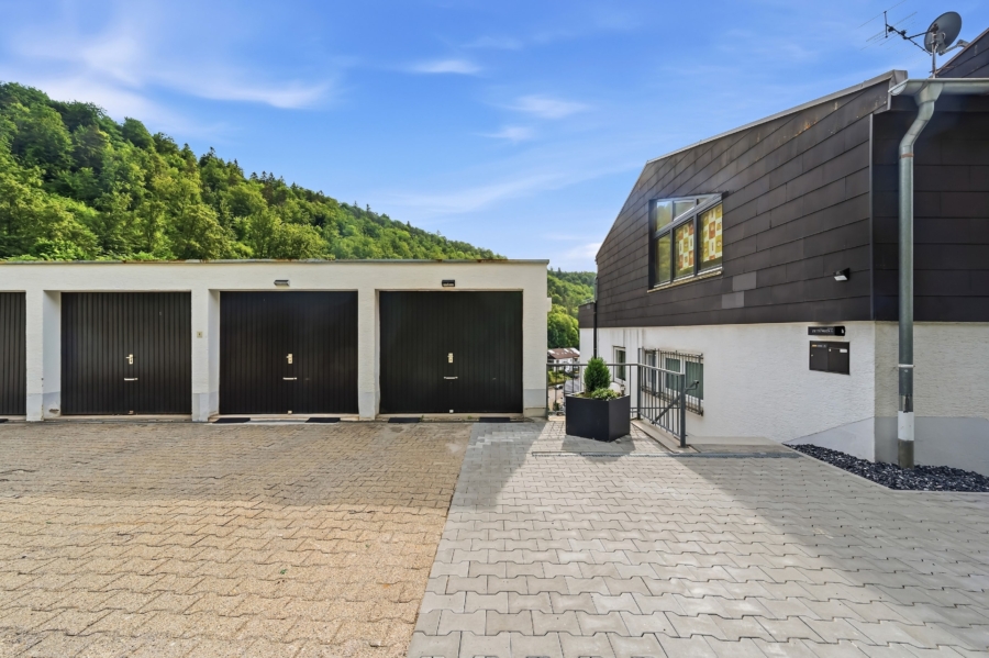 Ansicht mit Sicht auf Garagenkomplex