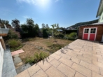 Terrasse mit Gartenhaus