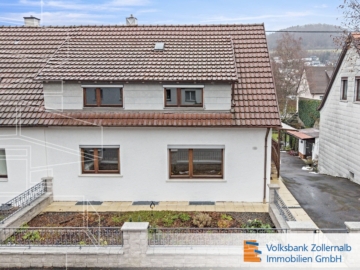 Schöne Doppelhaushälfte mit großem Garten, 72458 Albstadt, Einfamilienhaus