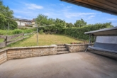 Terrasse mit Anschluss zum Garten