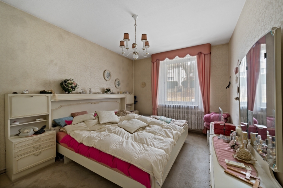 Schlafzimmer (EG)