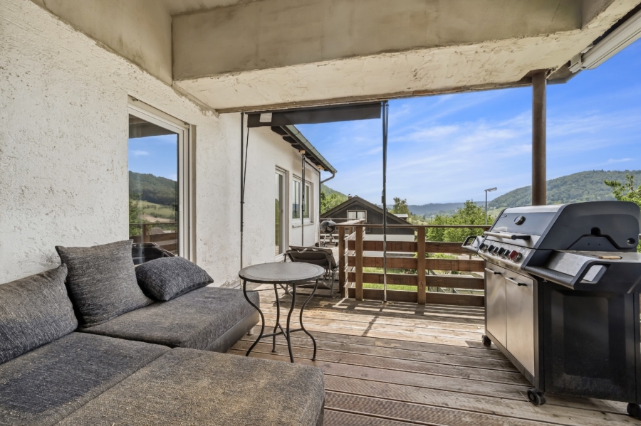 Überdachter Balkon